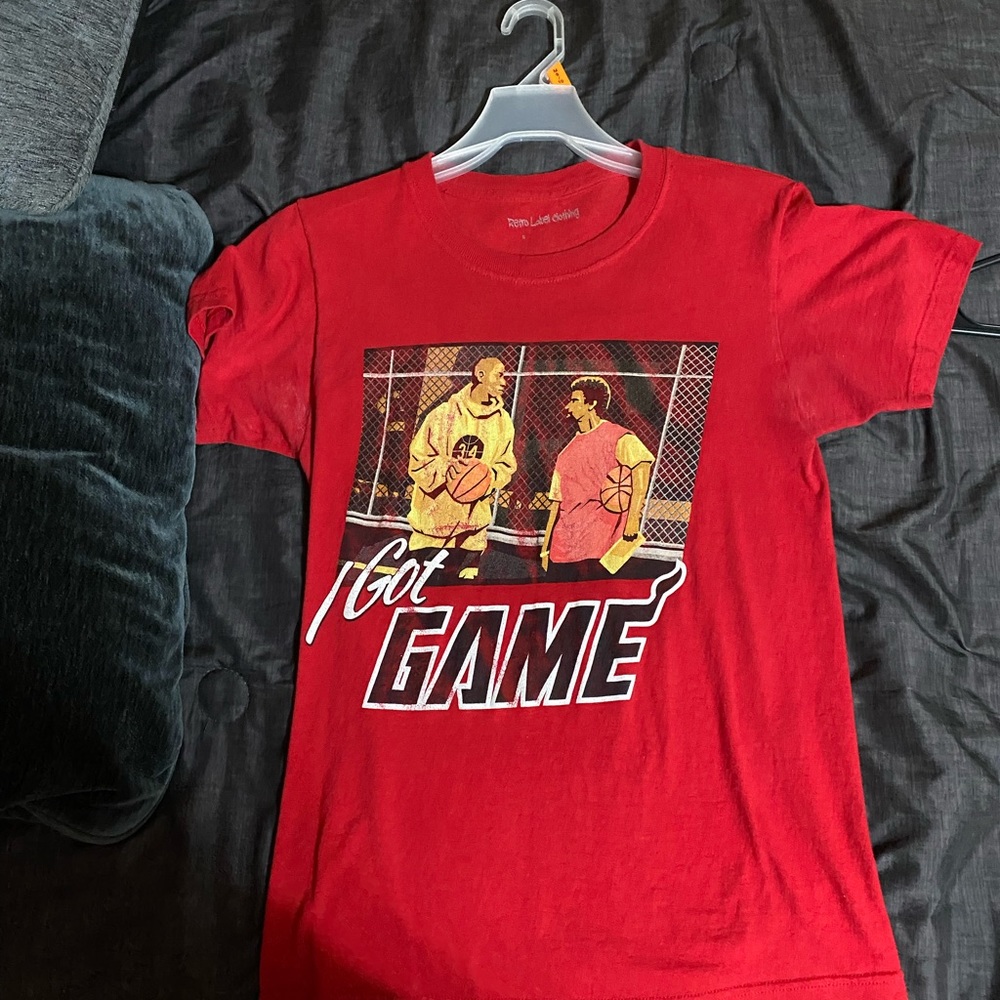 Tee shirt red
